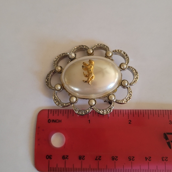 Vintage Large Faux‎ Pearl Rhinestone Gold Lion Silver Brooch - Picture 4 of 4